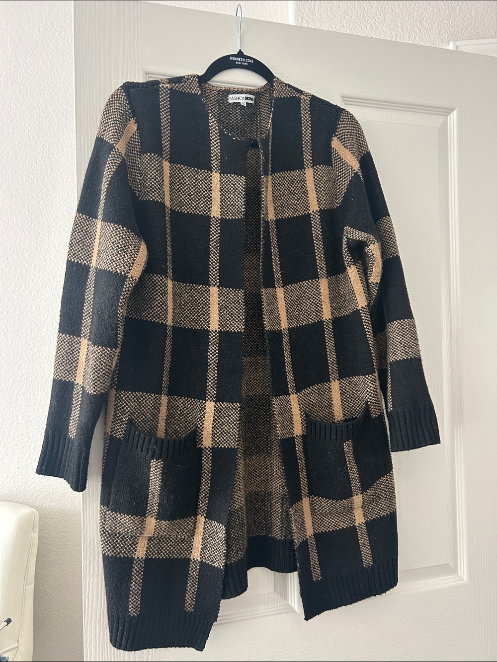 Trendy Plaid Open-Front Cardigan Sweater - Black & Tan